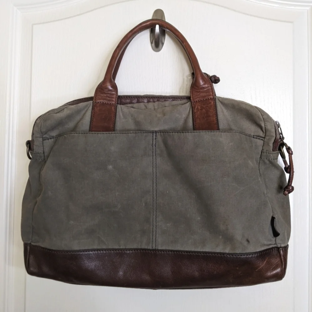 Fossil• Khaki Green & Leather Messenger Lap Top Bag🍂